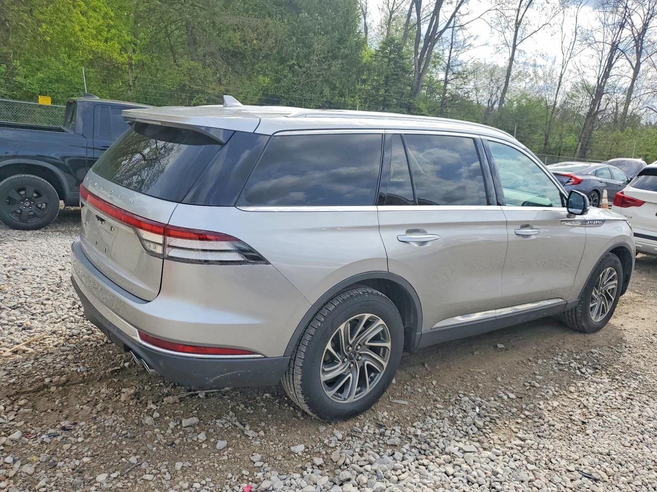 2020 Lincoln Aviator VIN 5LM5J6XC5LGL23759 photo 3