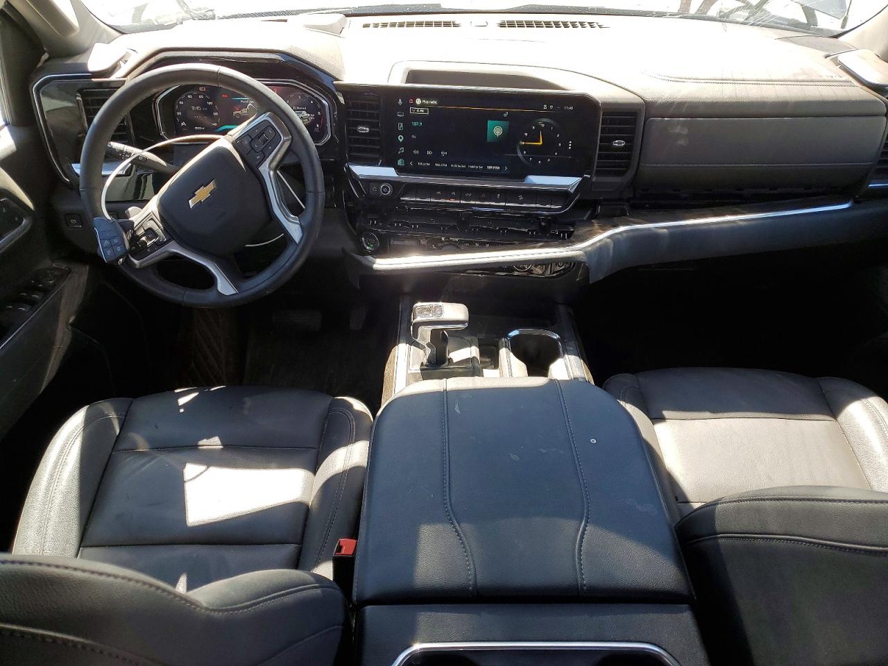 2026 Chevrolet Silverado VIN 1GCUKDE81TZ159658 photo 8