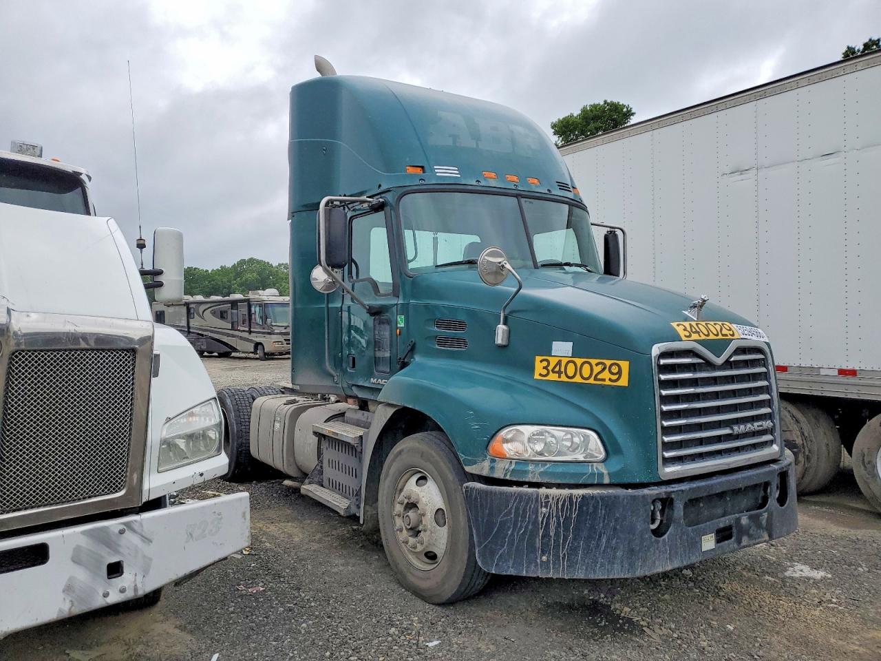 2015 MACK All models VIN 1M1AW01X8FM006953 photo 1