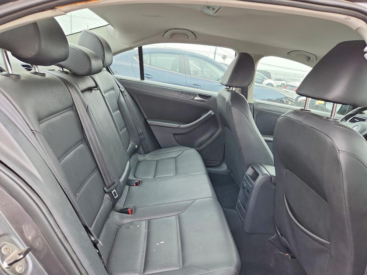 2011 Volkswagen Jetta VIN 3VWDZ7AJ1BM394595 photo 10