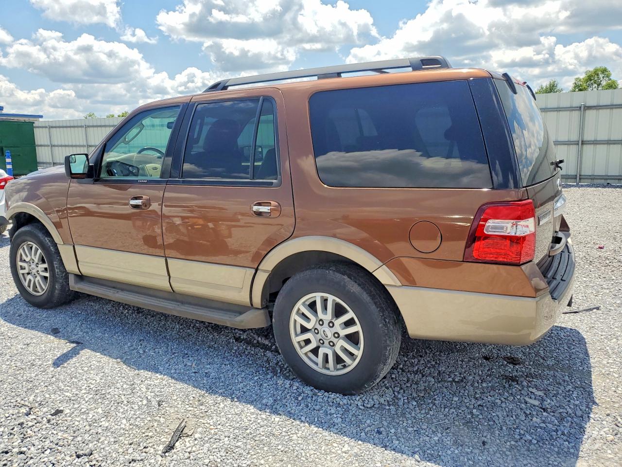 2012 Ford Expedition VIN 1FMJU1H54CEF26813 photo 2