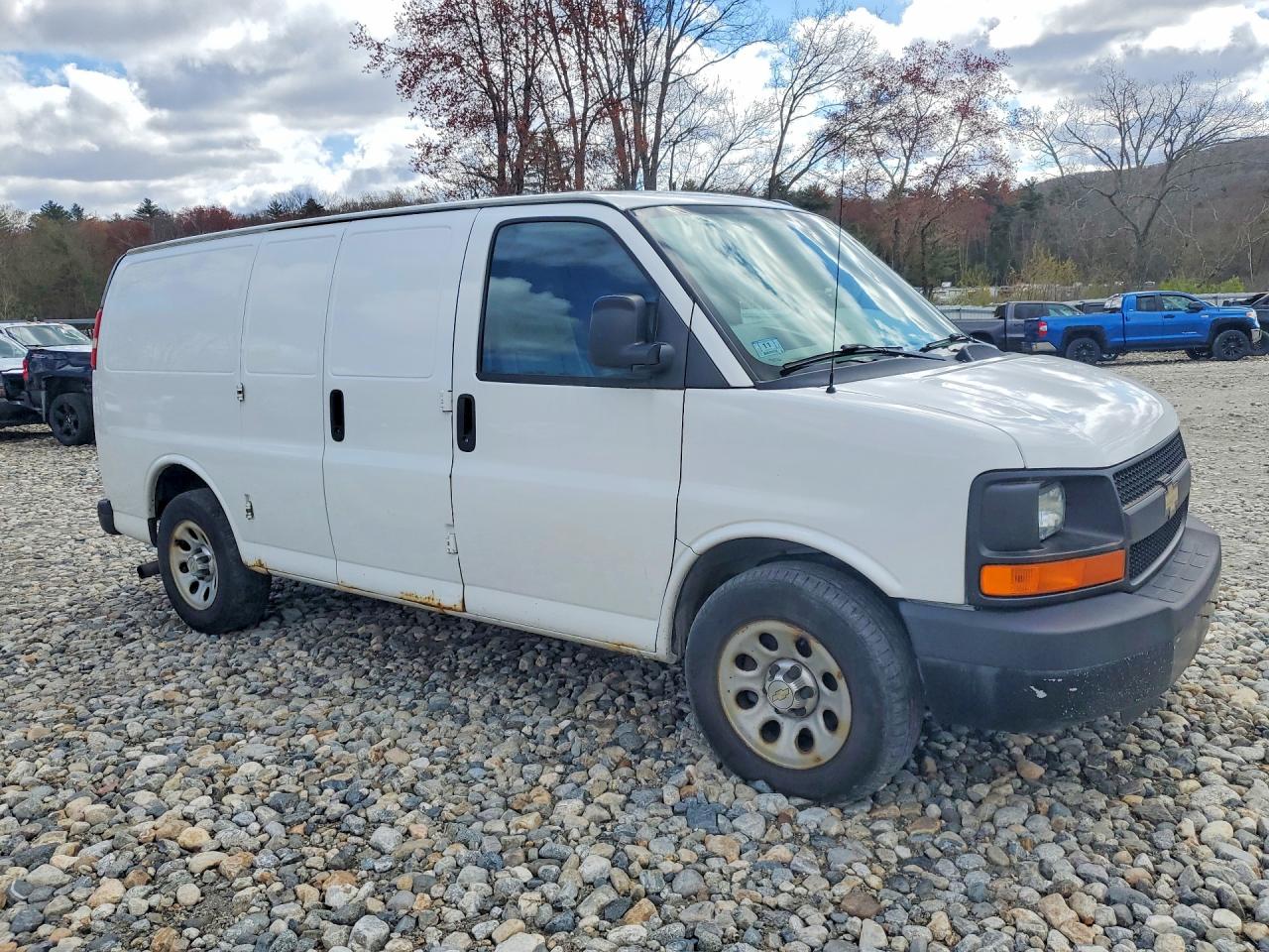 2013 CHEV Express VIN 1GCSGAFX2D1190429 photo 4