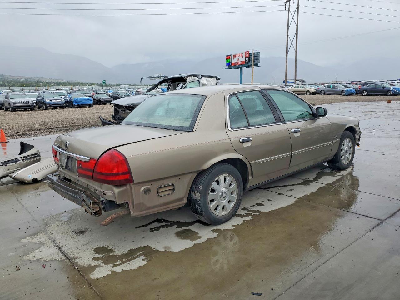 2003 Mercury Grmarquis VIN 2MEFM75WX3X644517 photo 3