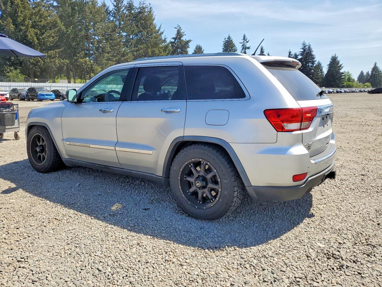 2011 Jeep Cherokee VIN 1J4RR6GT8BC550476 photo 2