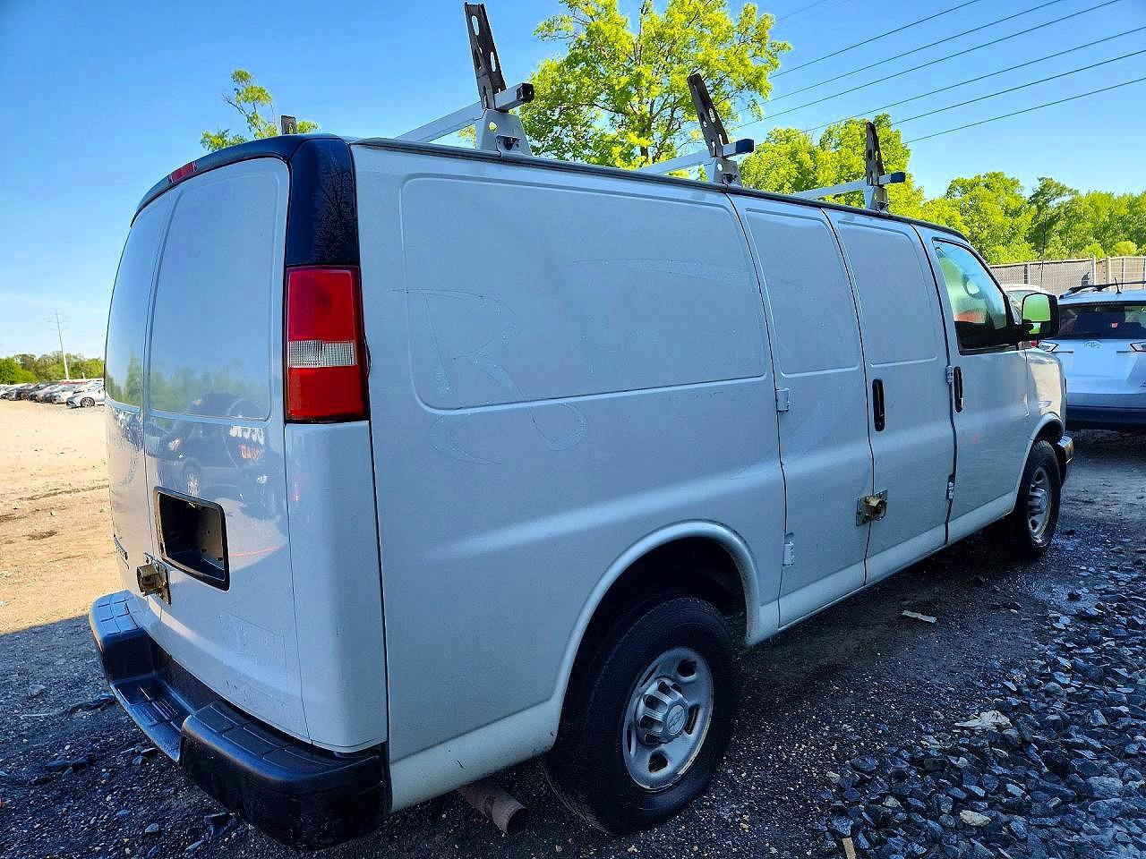 2015 CHEV Express VIN 1GCWGFCFXF1262359 photo 3