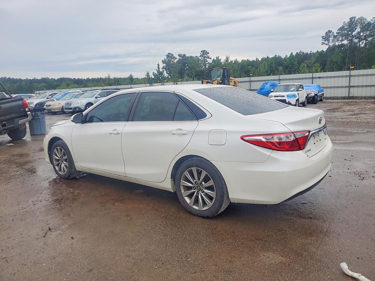2016 Toyota Camry VIN 4T1BF1FK2GU606517 photo 2