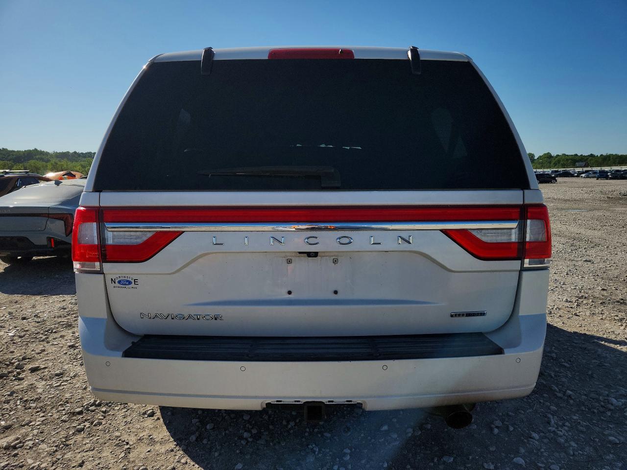 2015 Lincoln Navigator VIN 5LMJJ2JT8FEJ08988 photo 6