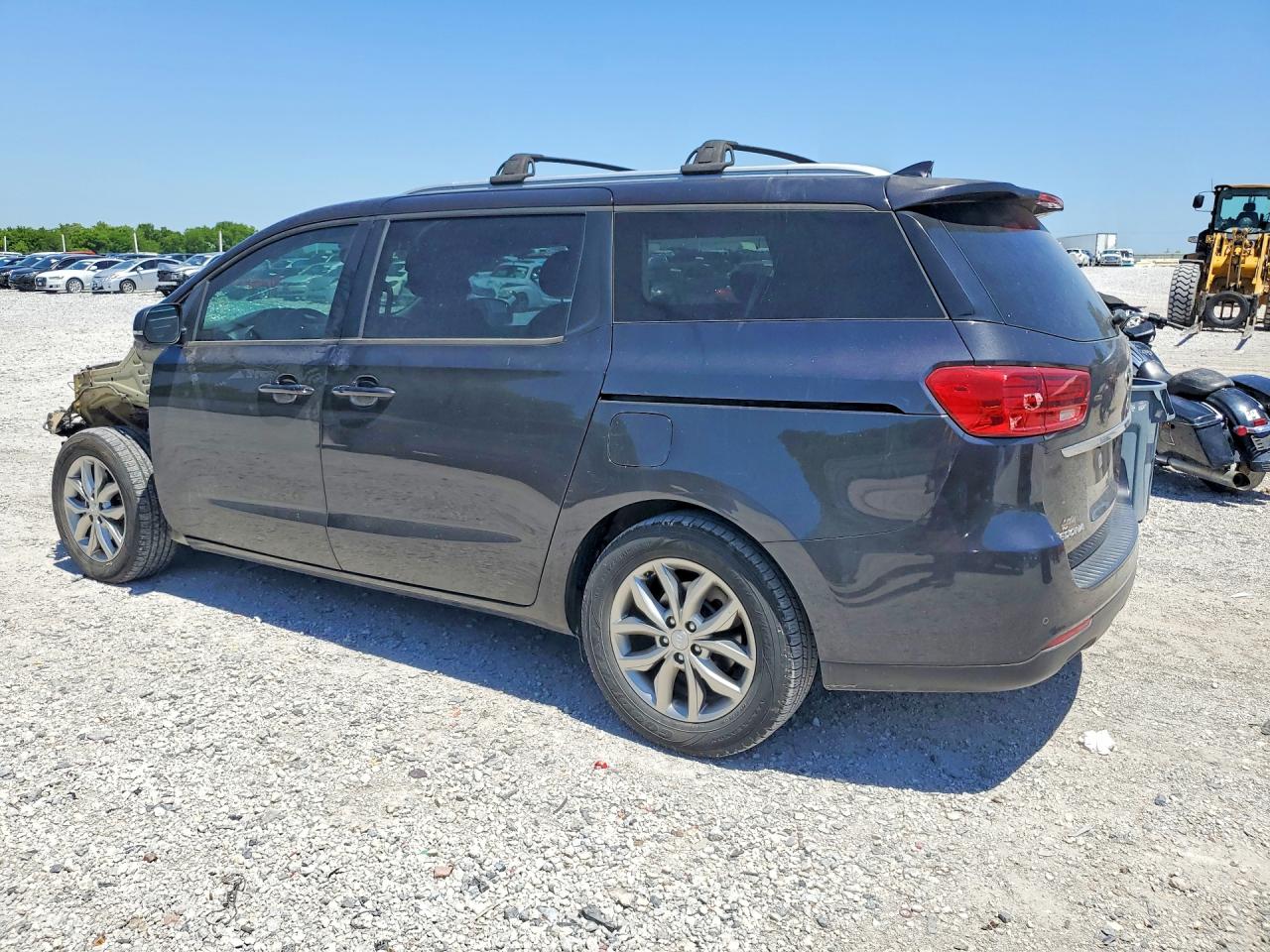 2020 KIA SEDONA VIN KNDMB5C12L6647577 photo 2