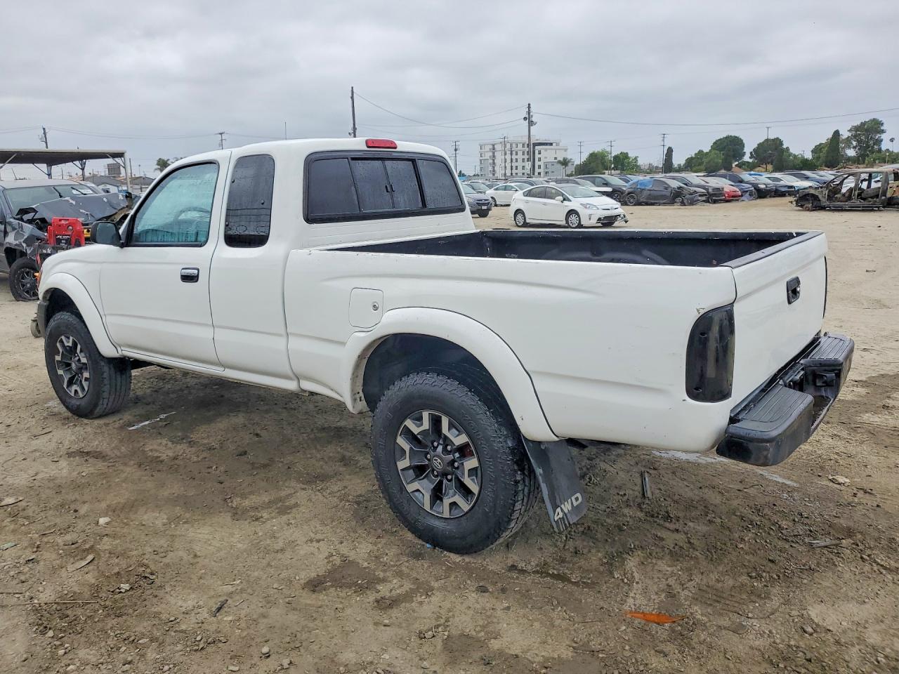 1998 Toyota Tacoma VIN 4TAWN72N8WZ019442 photo 2