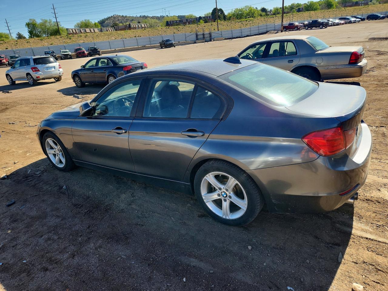 2013 BMW 3 series VIN WBA3C1G51DNR46853 photo 2