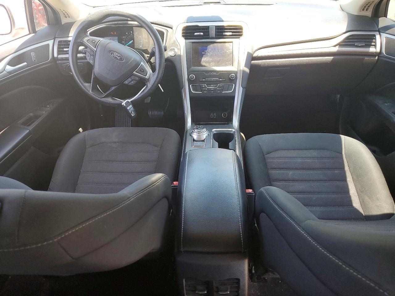 2019 Ford Fusion VIN 3FA6P0H72KR255541 photo 8
