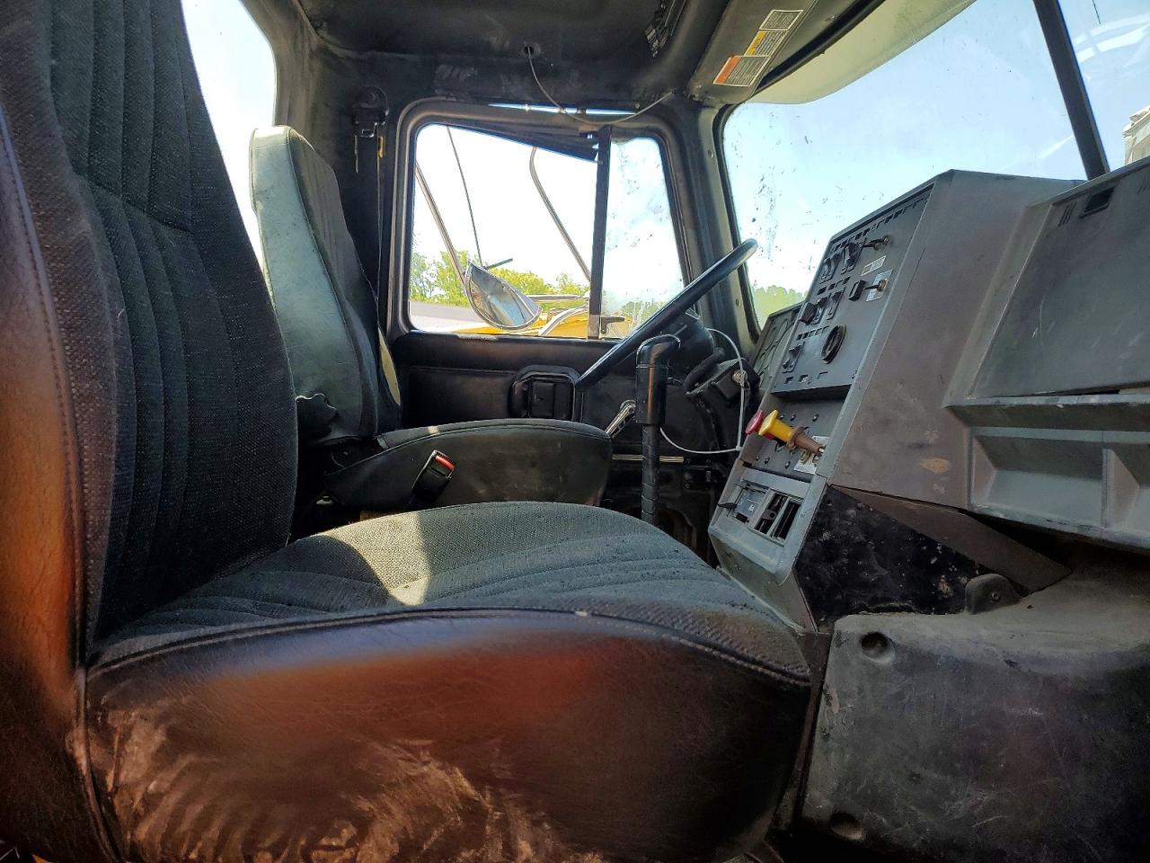 1999 MACK All other VIN 1M1AA13Y5XW112342 photo 5