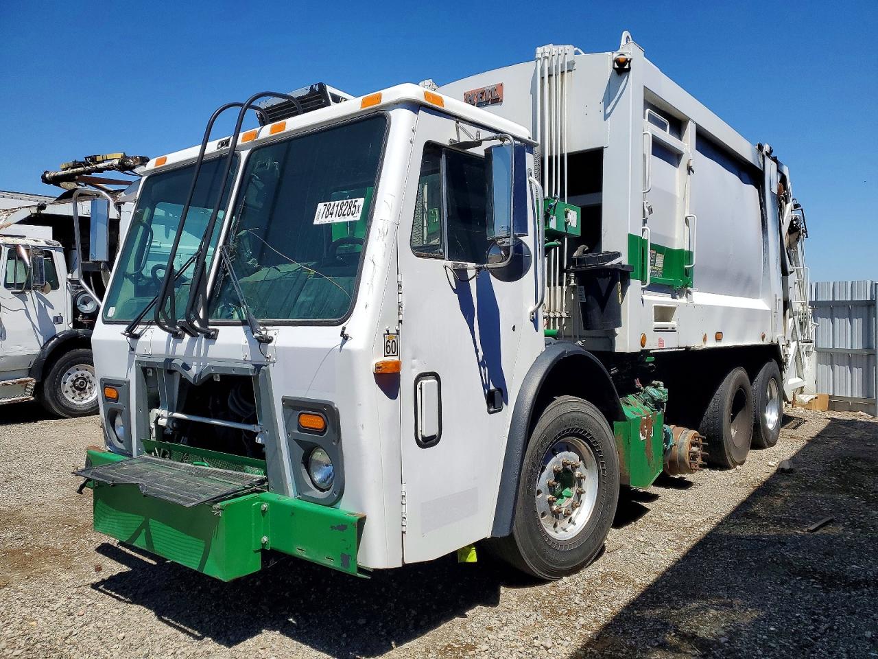 2011 MACK All models VIN 1M2AU02C2BM005501 photo 2