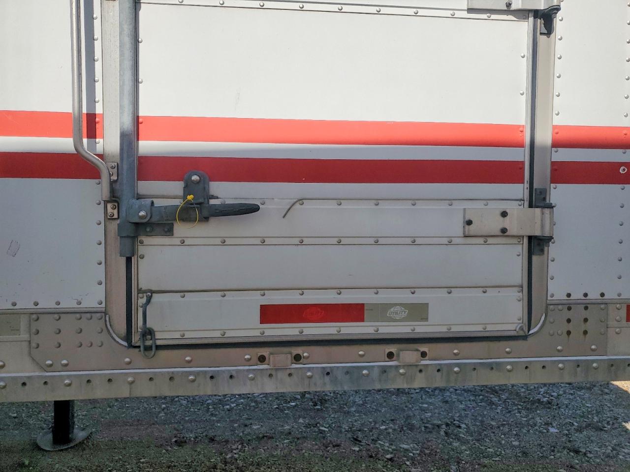 2010 UTILITY All models VIN 1UYVS2534AM833911 photo 5