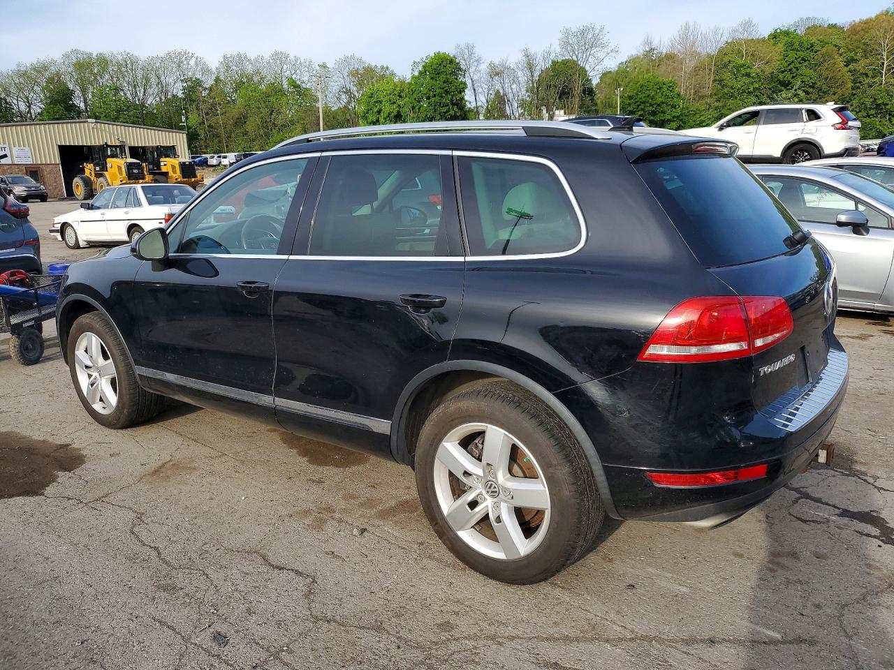2013 Volkswagen Touareg VIN WVGEF9BP5DD007314 photo 2
