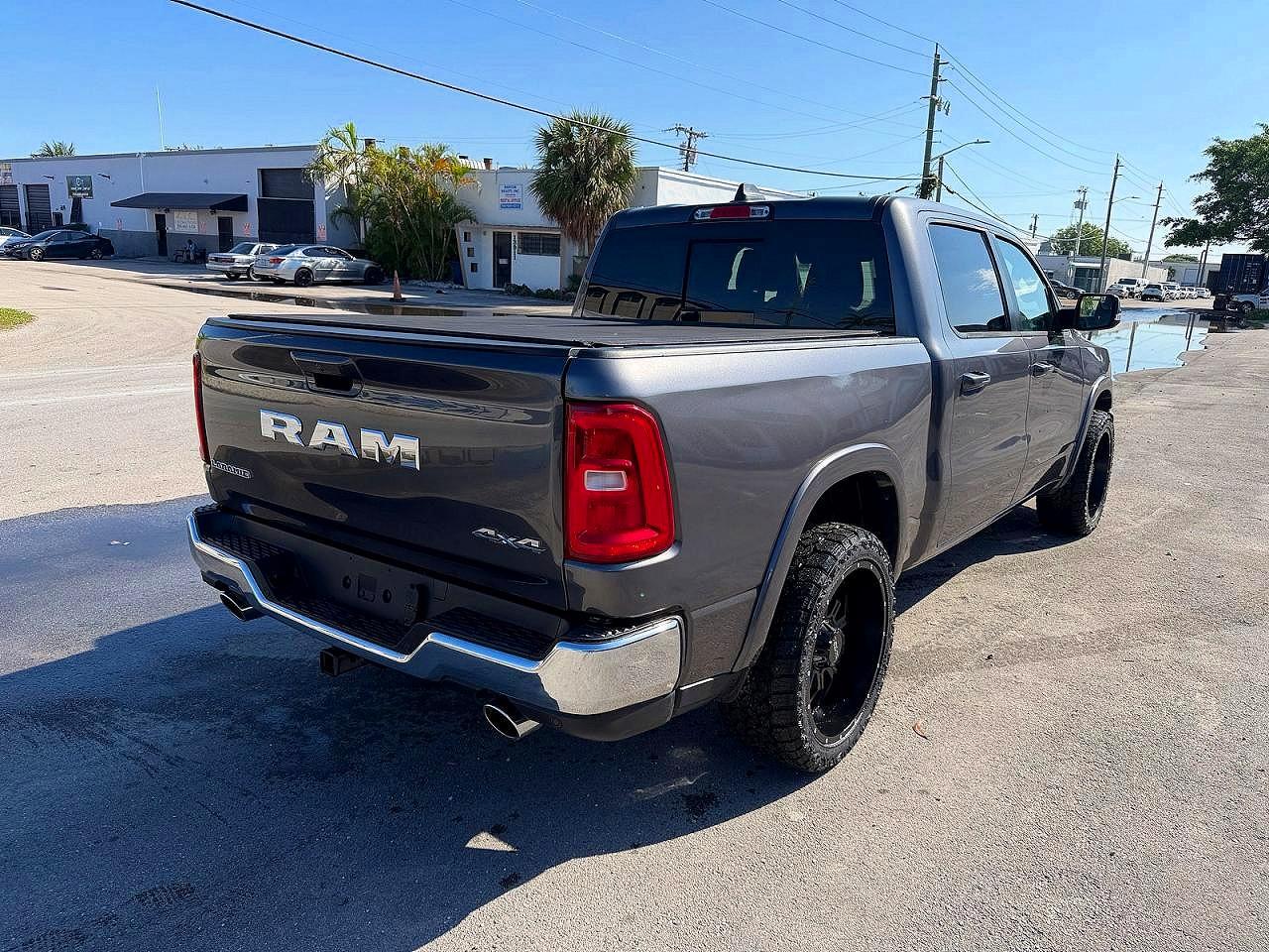 2026 Ram 1500 VIN 1C6SRFJP0TN250043 photo 4