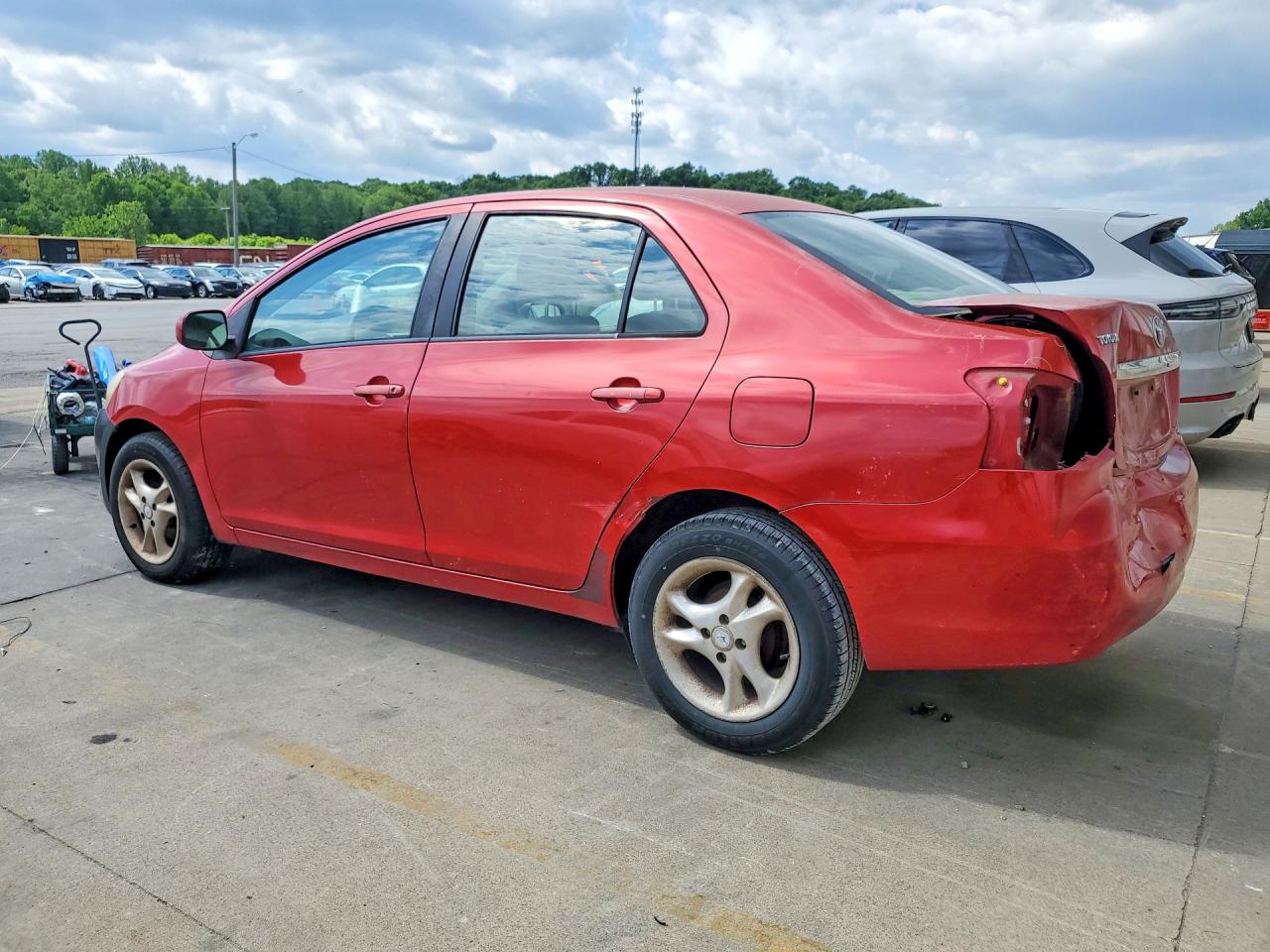 2007 TOYT Yaris VIN JTDBT923X71116774 photo 2