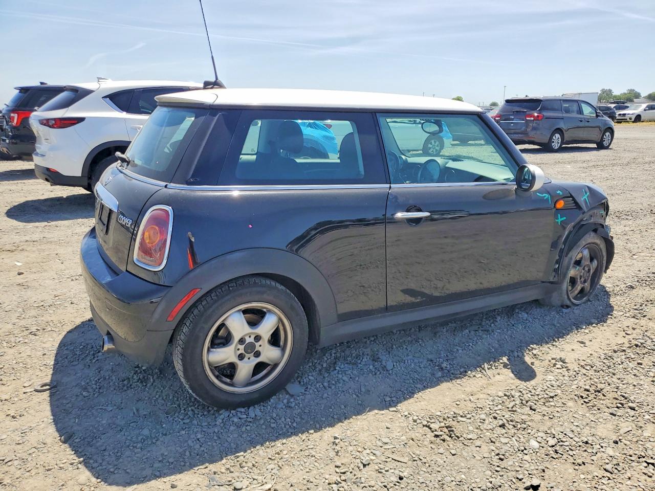 2010 MINI Cooper VIN WMWMF3C53ATZ65232 photo 3