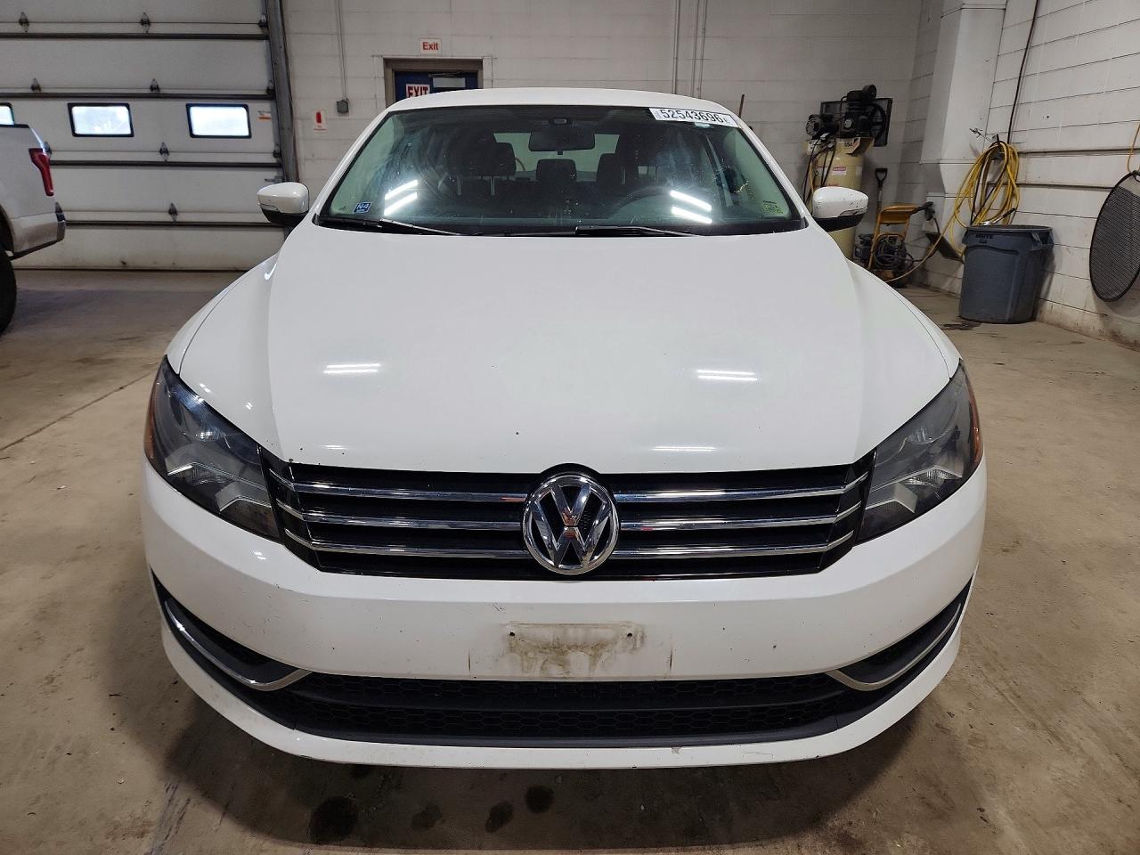 2013 Volkswagen Passat s VIN 1VWAP7A35DC007867 photo 5