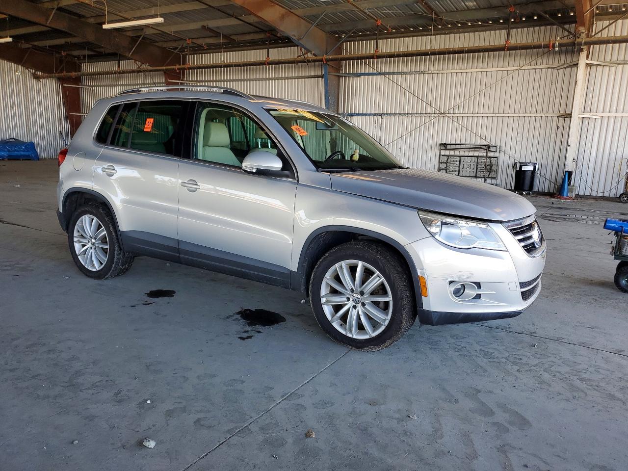 2011 VOLKSWAGEN Tiguan VIN WVGAV7AX7BW515325 photo 4