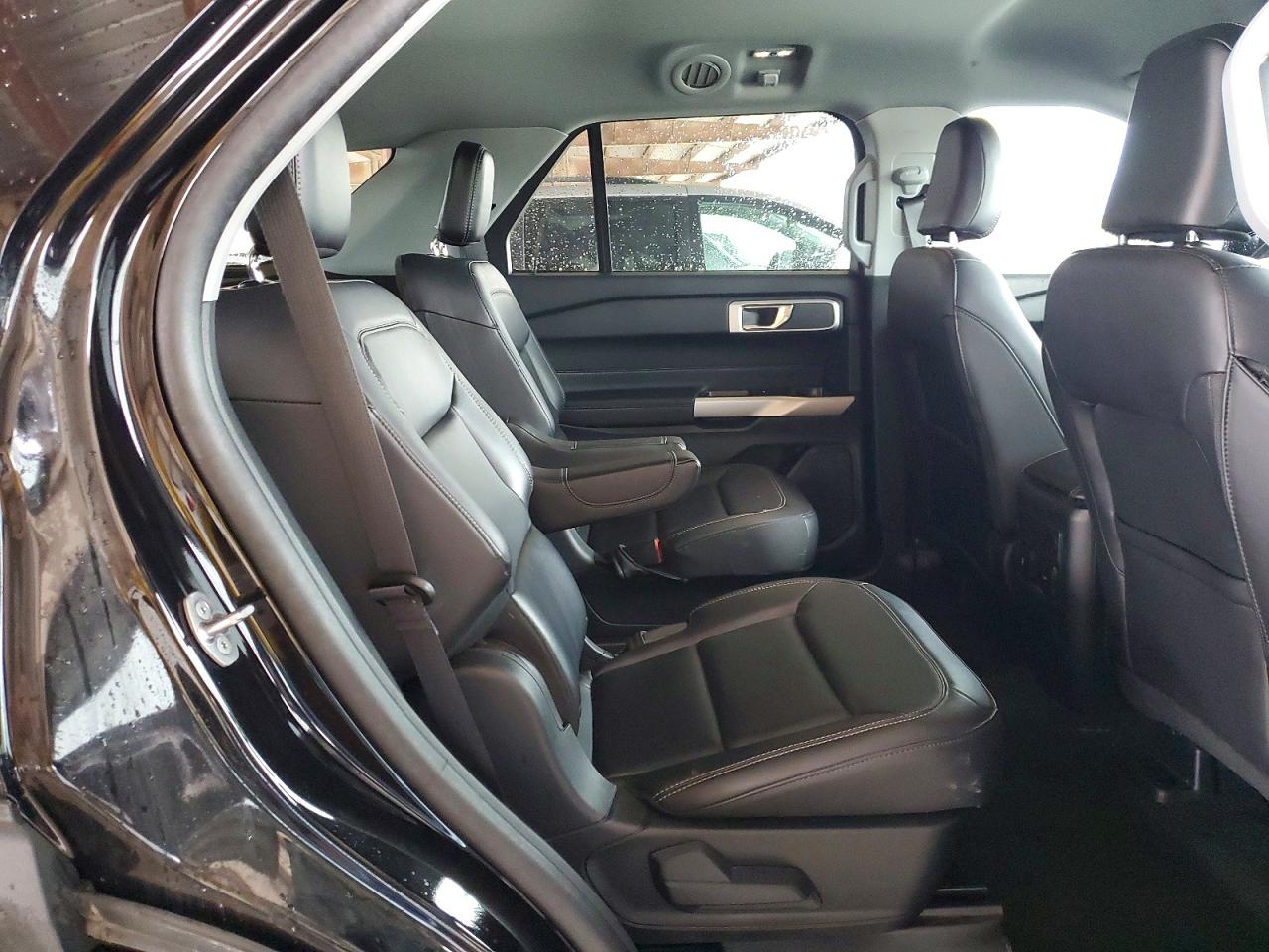 2024 Ford Explorer VIN 1FMSK7DH7RGA87276 photo 11