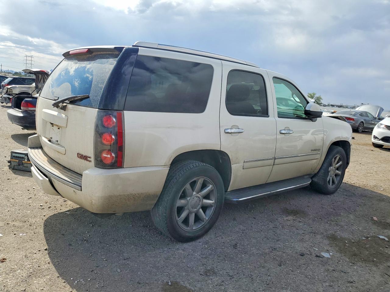 2014 GMC Yukon VIN 1GKS1EEF4ER108502 photo 3