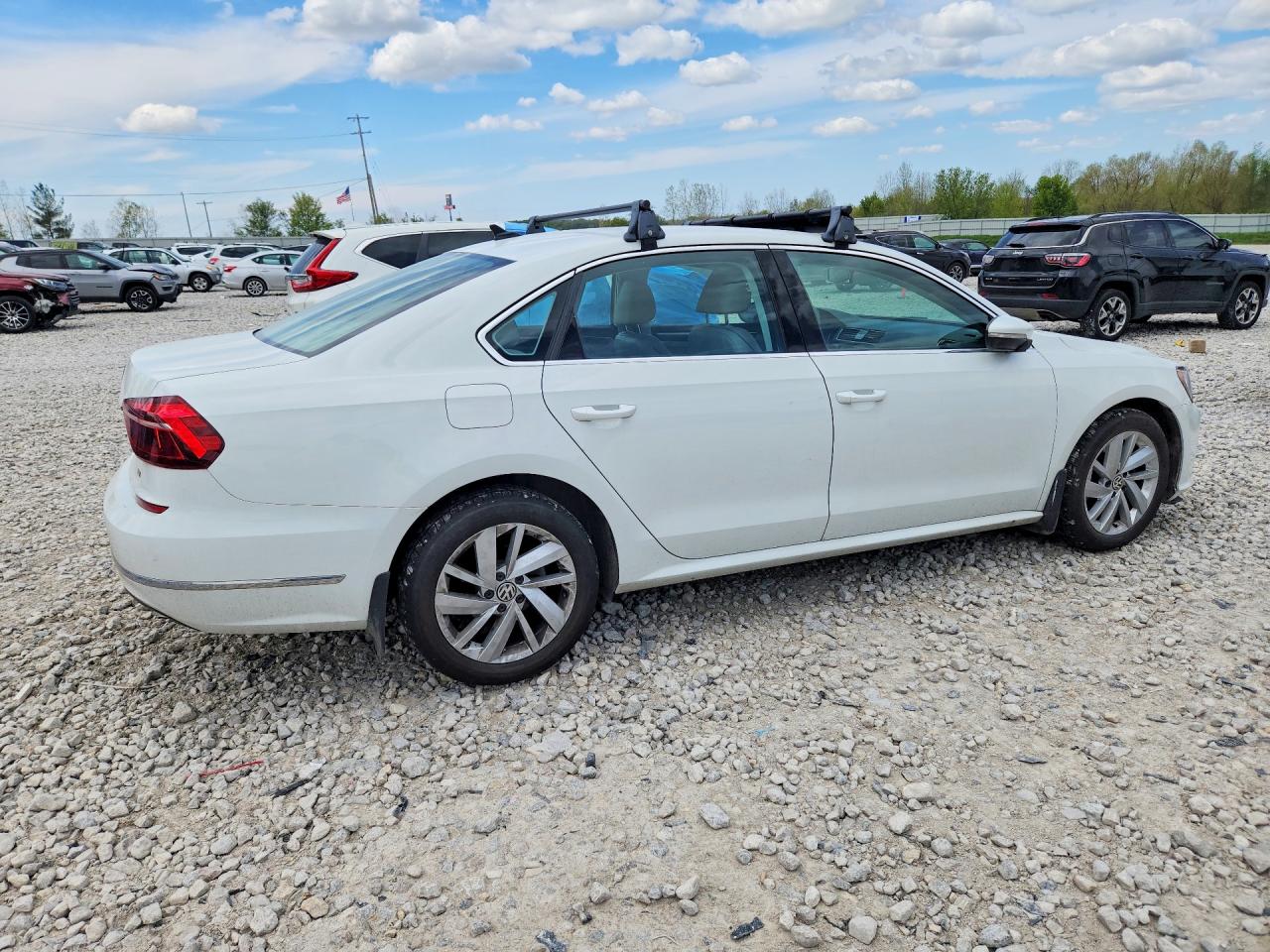 2018 Volkswagen Passat VIN 1VWBA7A39JC000518 photo 3