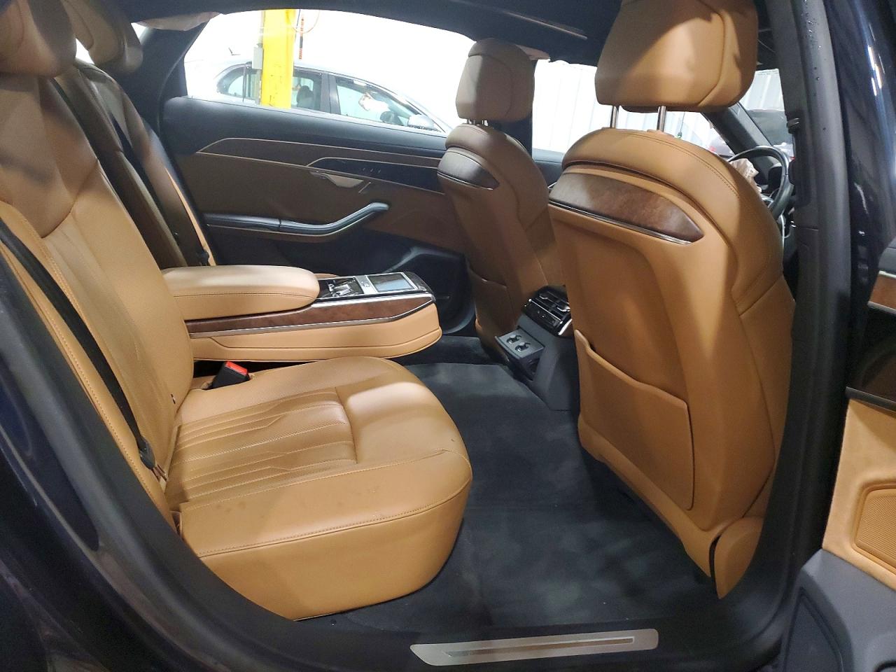 2021 Audi A8 VIN WAU8HAF83MN008405 photo 10