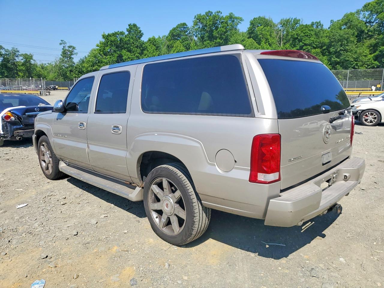 2005 CADILLAC Escalade VIN 3GYFK66N55G241544 photo 2