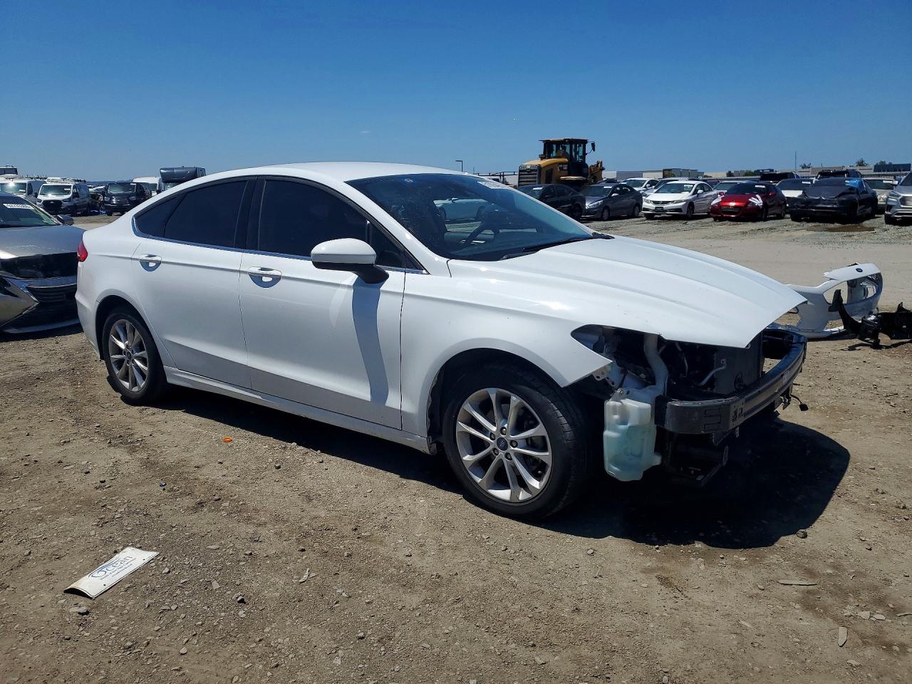 2019 Ford Fusion VIN 3FA6P0H72KR255541 photo 4