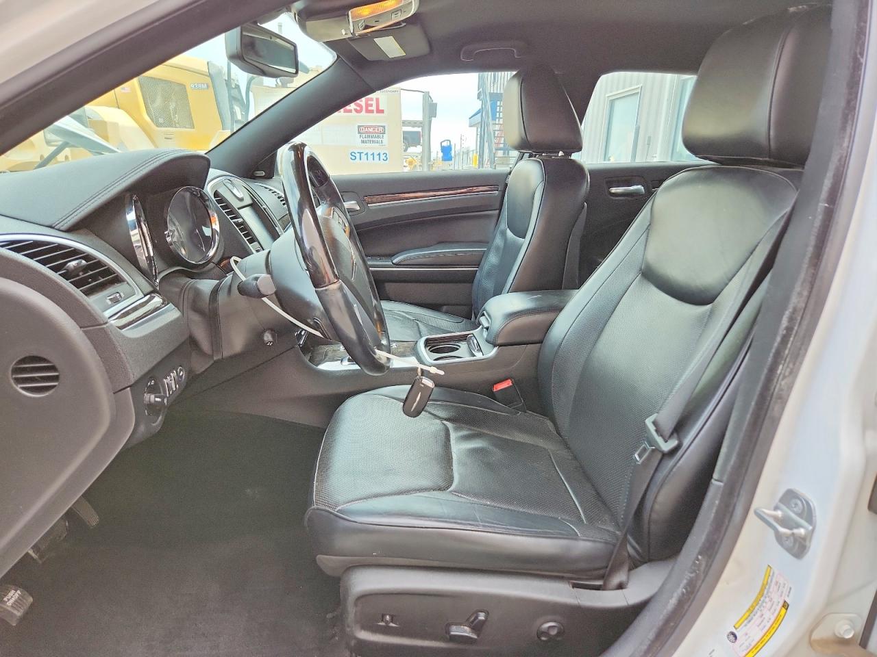 2014 Chrysler 300 VIN 2C3CCAKG3EH194485 photo 7