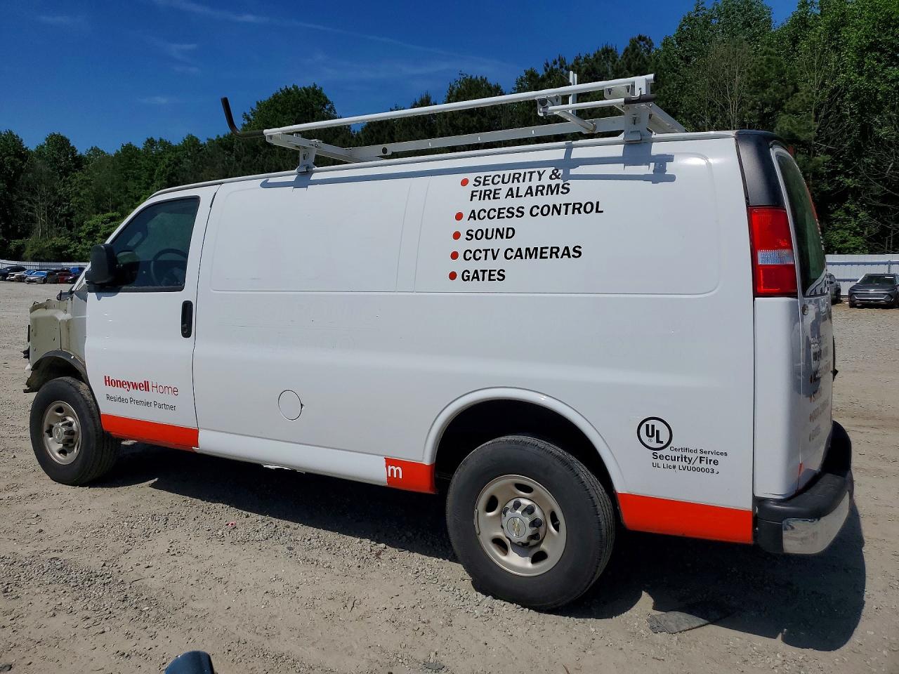 2023 Chevrolet Express VIN 1GCWGAFP9P1240653 photo 2