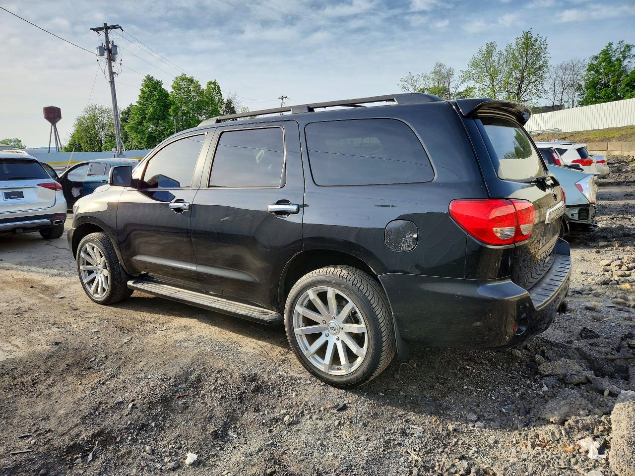 2010 Toyota Sequoia VIN 5TDJY5G14AS034434 photo 2