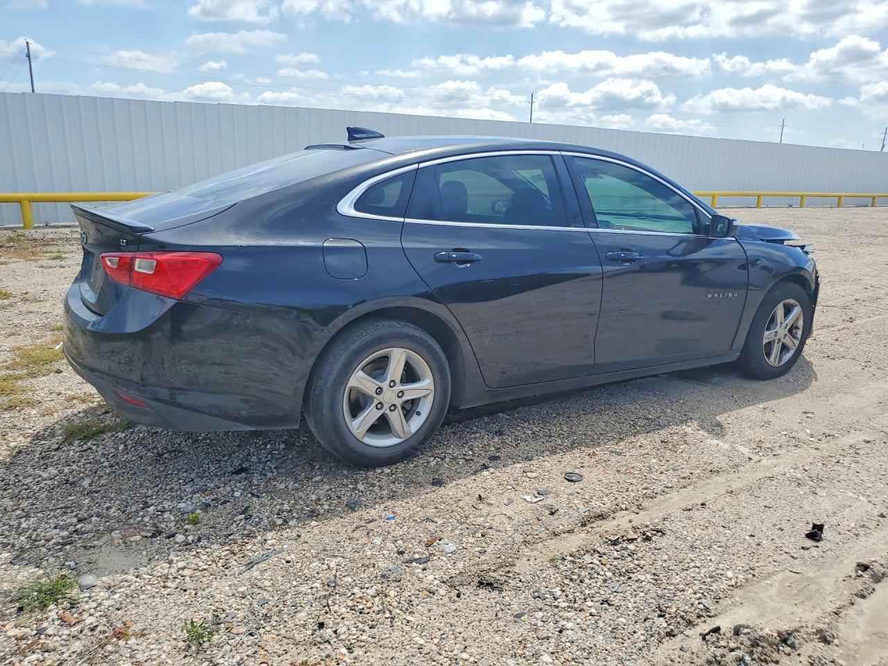 2017 CHEV Malibu VIN 1G1ZE5ST9HF186510 photo 3