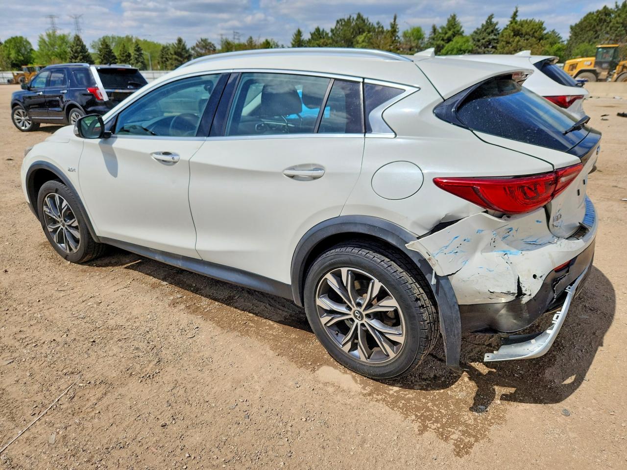 2017 Infiniti Qx30 VIN SJKCH5CR4HA025435 photo 2