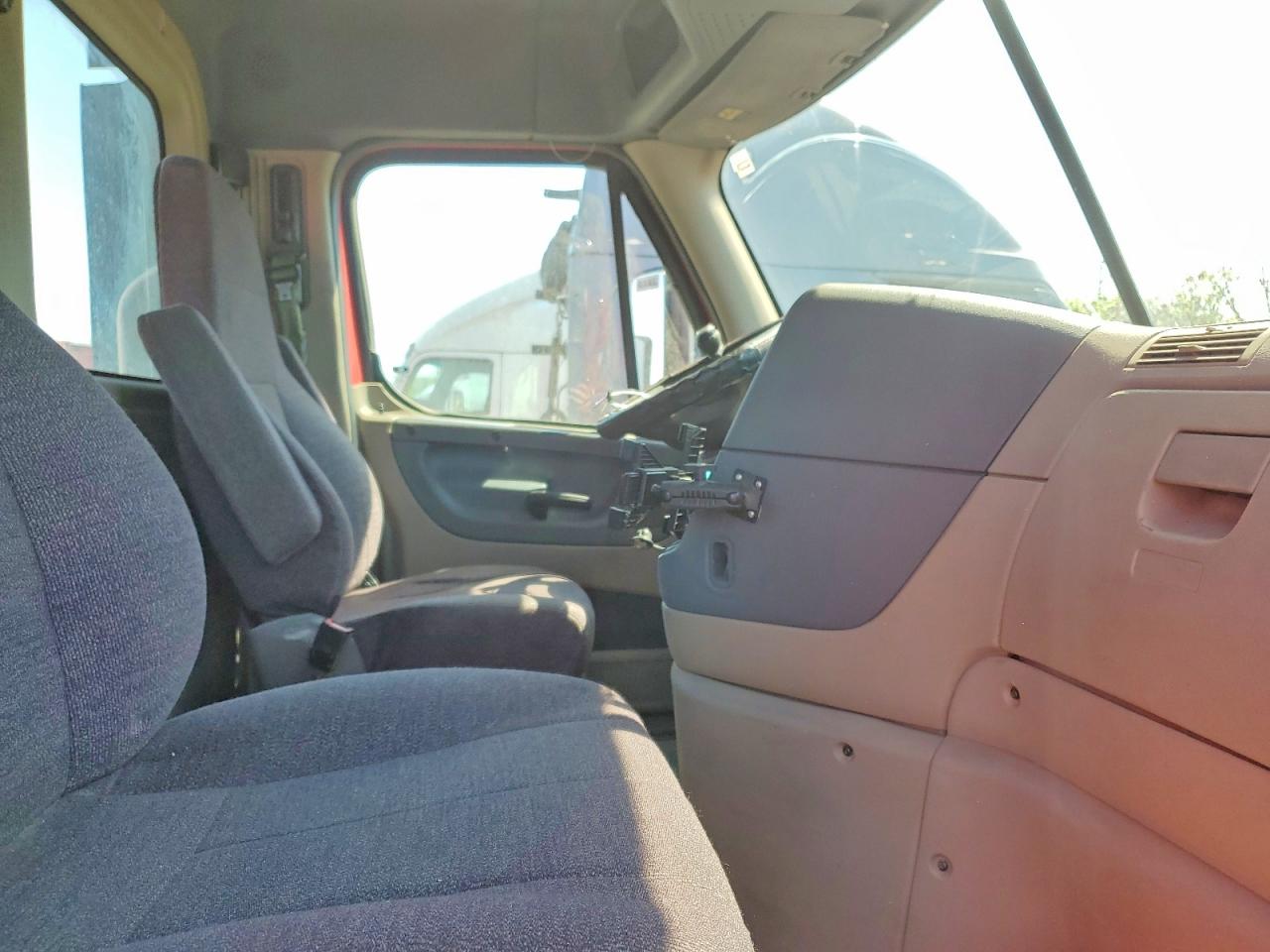 2016 FREIGHTLINER All other VIN 3AKJGBDV2GDHA6350 photo 5