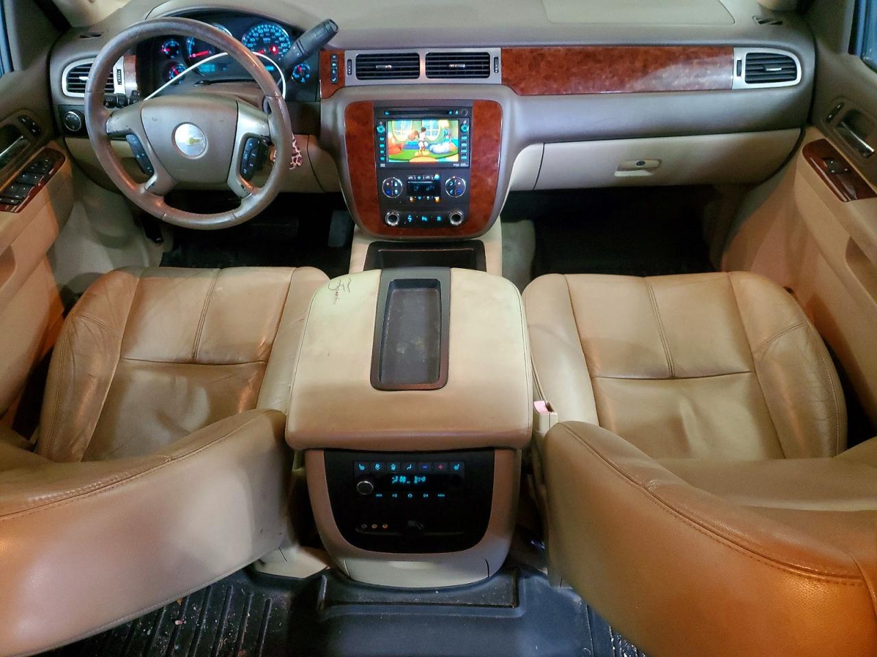 2011 Chevrolet Suburban VIN 1GNSKJE37BR189943 photo 8