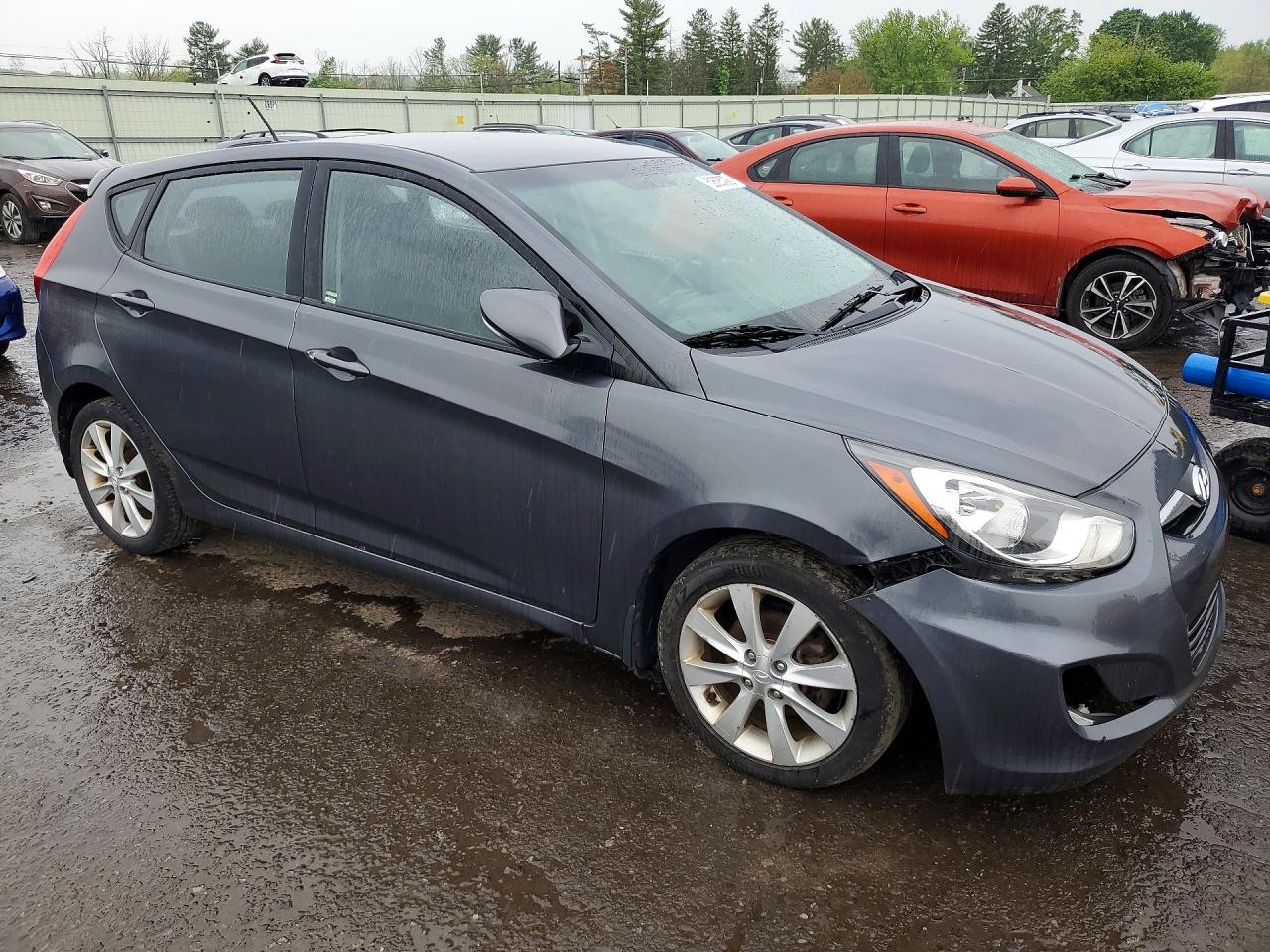 2013 Hyundai Accent VIN KMHCU5AE4DU072094 photo 4