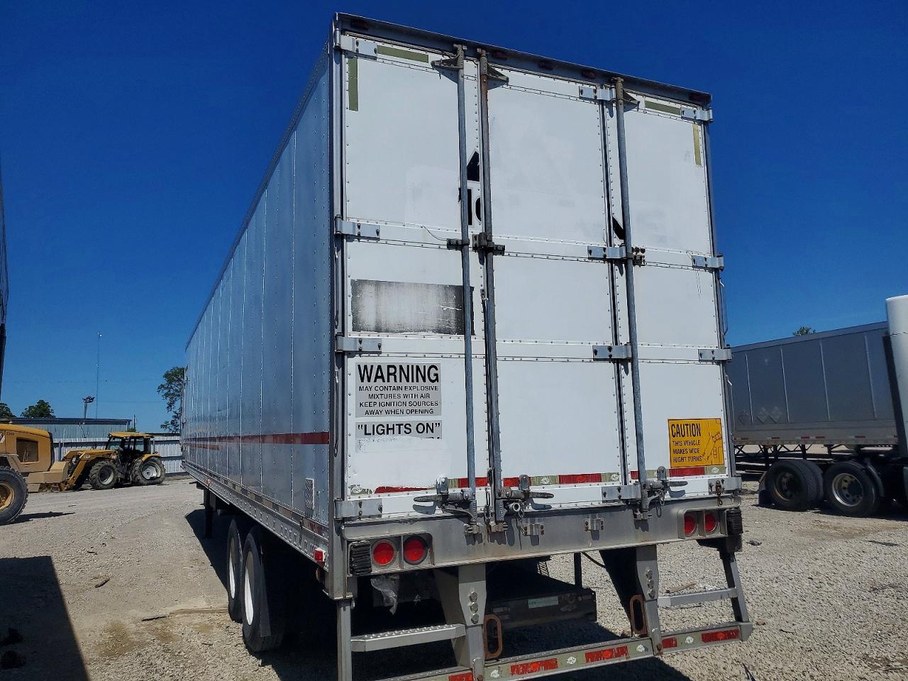 2011 UTILITY All models VIN 1UYVS2484BM063501 photo 3