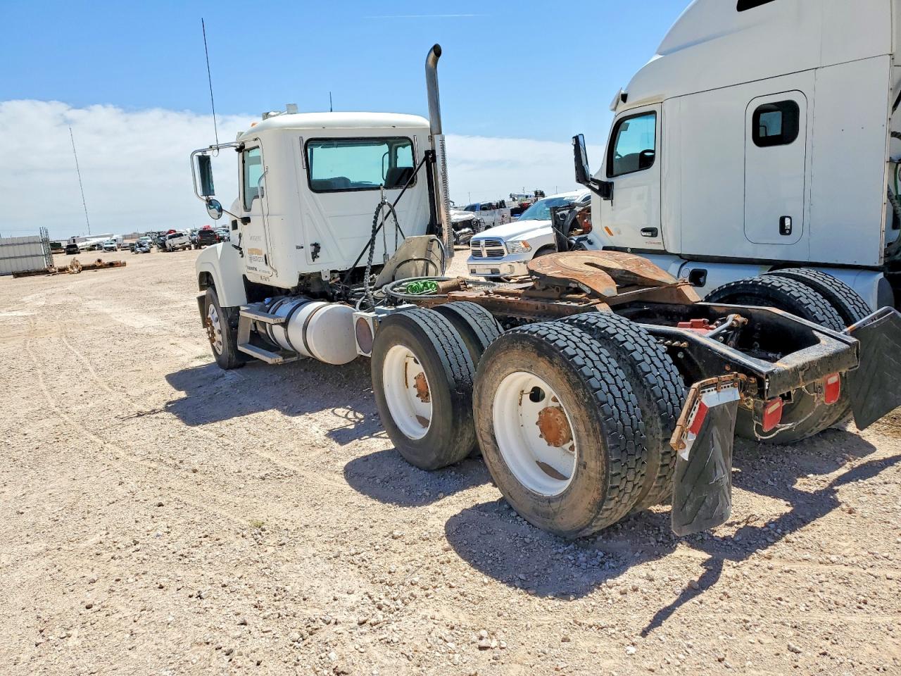 2015 MACK All other VIN 1M2AN07Y1FM018019 photo 3