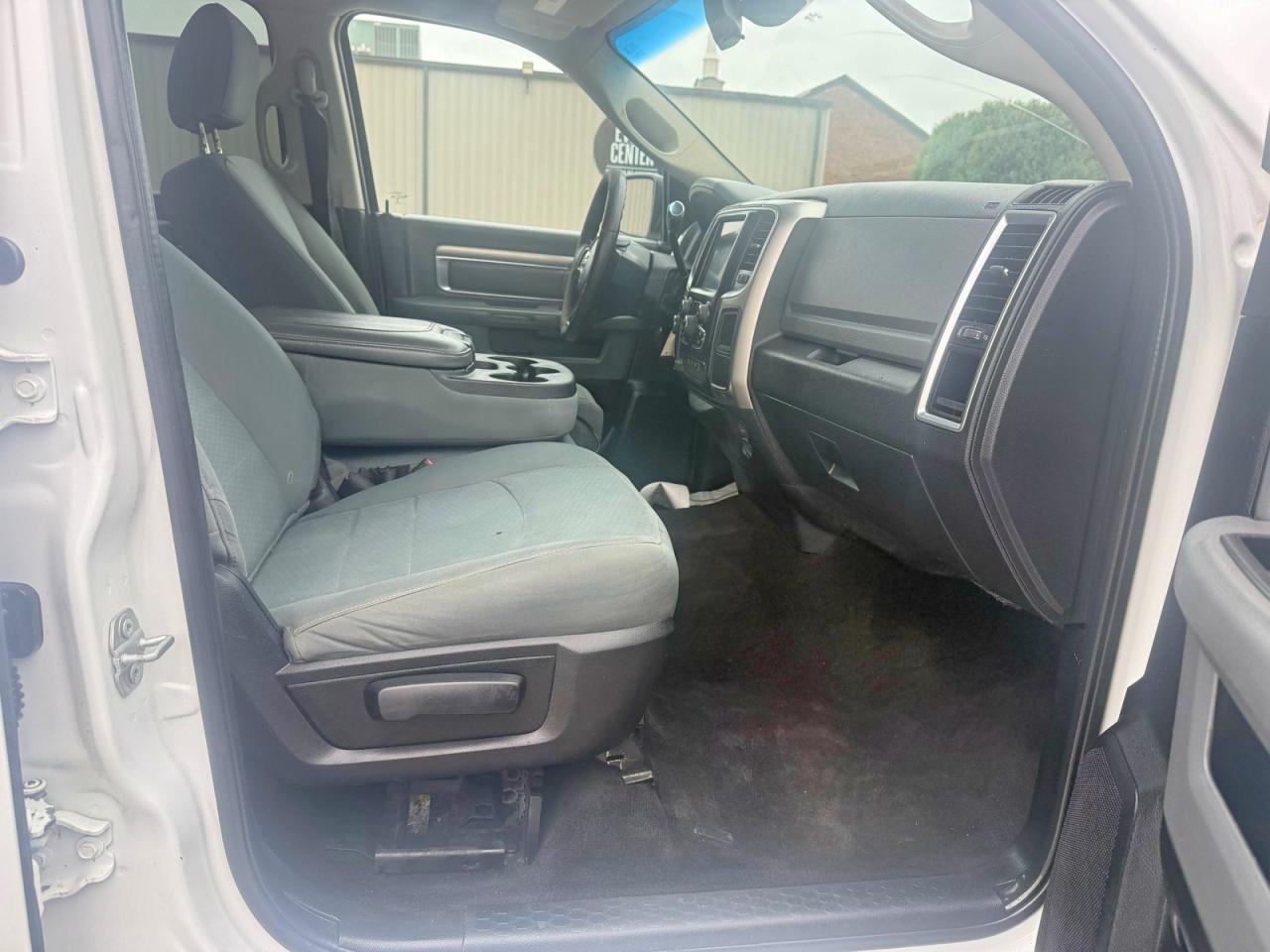 2017 Ram All models VIN 3C6UR5DL8HG620599 photo 5