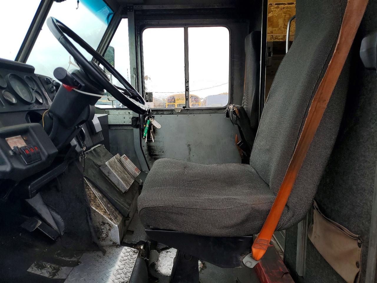 2000 FREIGHTLINER All other VIN 4UZA4FF41YCF81362 photo 7