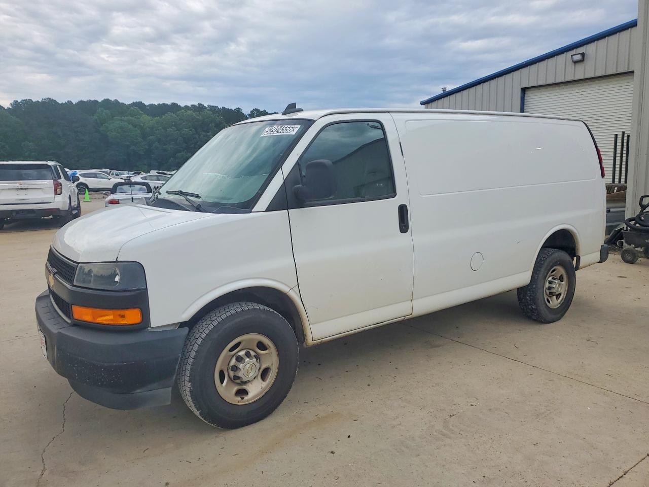 2022 CHEVROLET Express VIN 1GCWGAFP6N1174804 photo 1