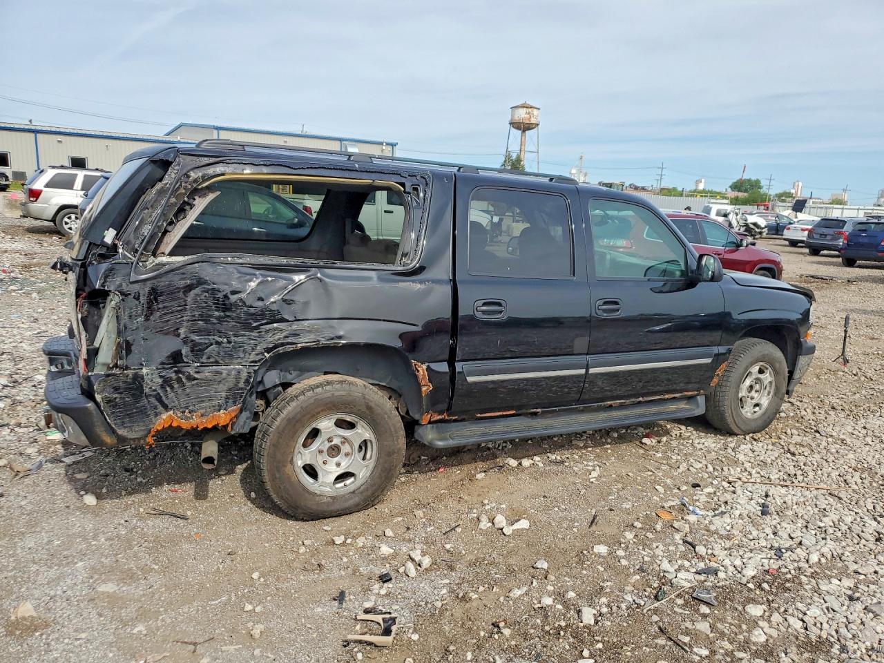 2005 Chevrolet Suburban VIN 1GNEC16ZX5J248175 photo 3