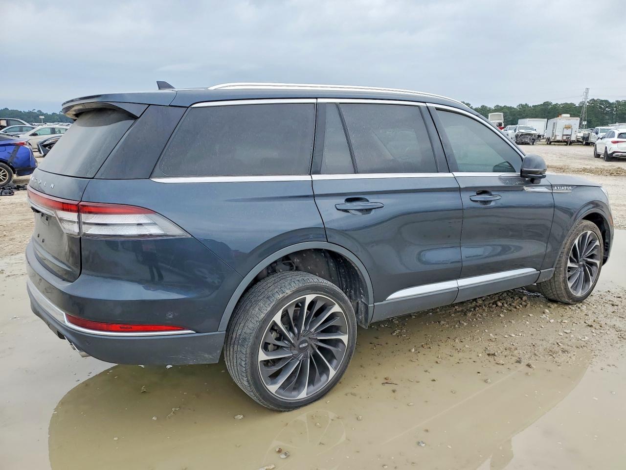 2022 Lincoln Aviator VIN 5LM5J7XCXNGL08182 photo 3