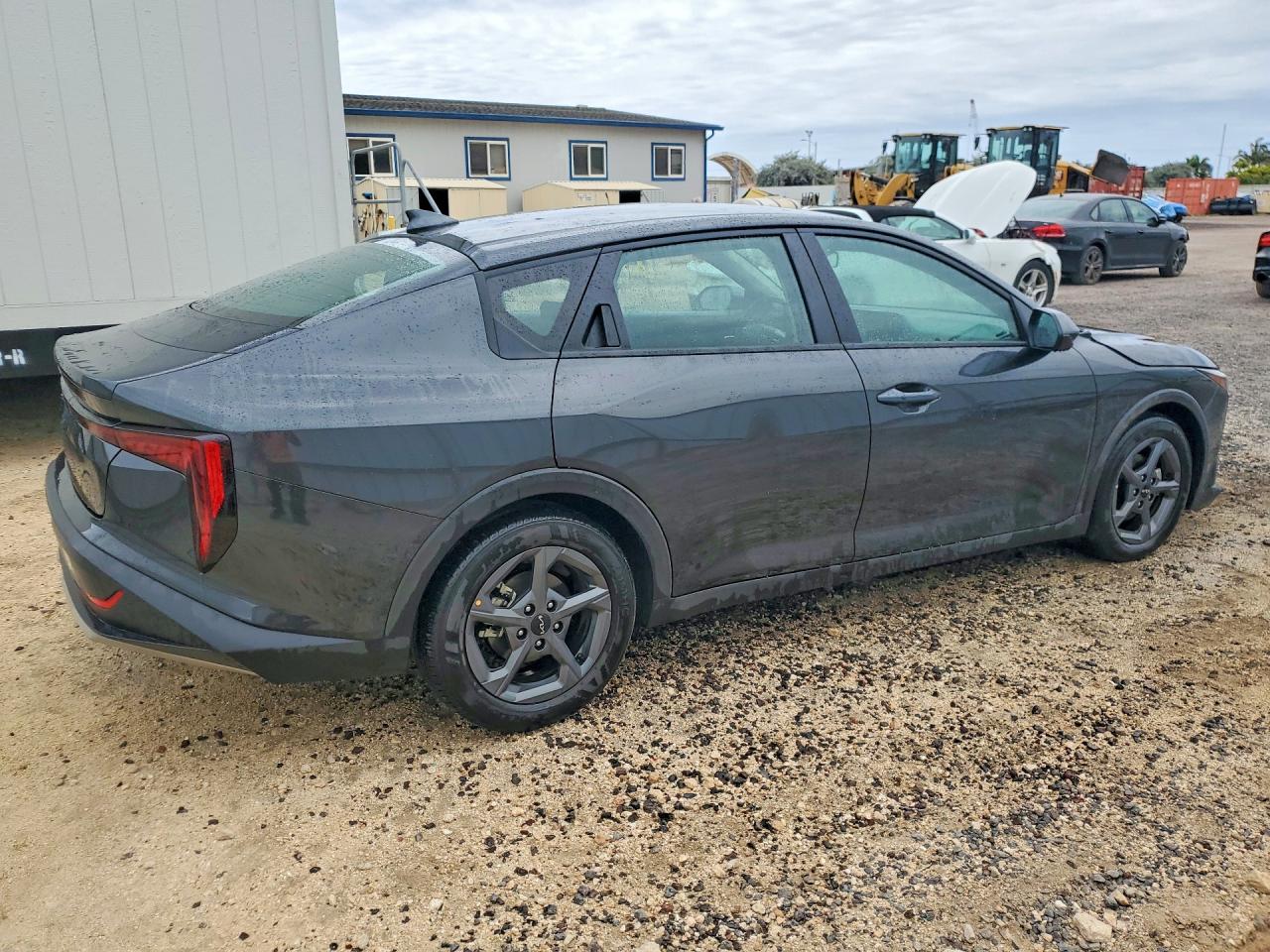 2025 Kia All other VIN 3KPFT4DE5SE132647 photo 3