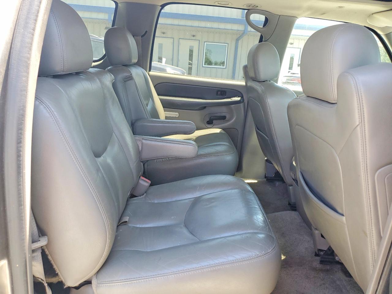 2003 Chevrolet Suburban VIN 3GNFK16Z23G219193 photo 11