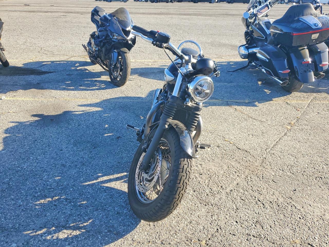 2018 TRIUMPH Bonneville VIN SMTD46HL5JT866138 photo 2