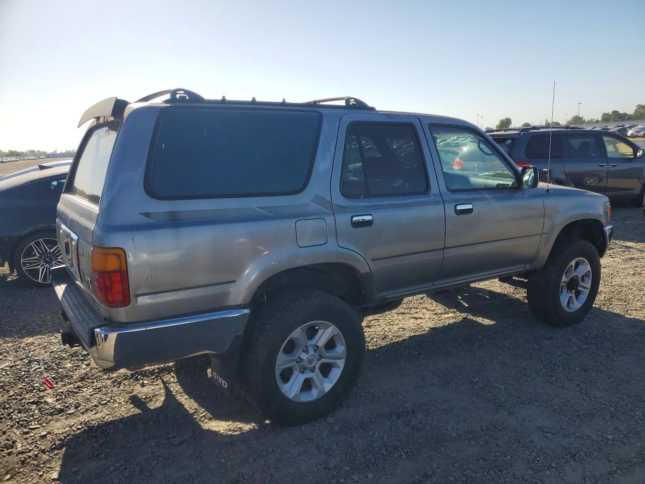 1993 Toyota 4runner VIN JT3VN39W8P0127447 photo 3