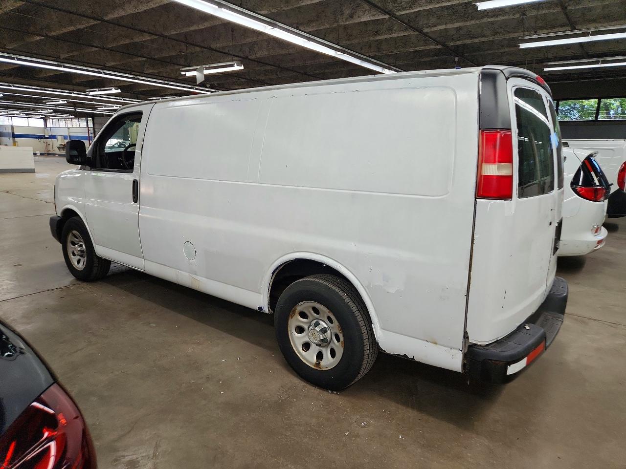 2014 CHEV Express VIN 1GCSGAFX7E1169111 photo 2